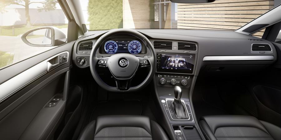 Торпедо Volkswagen e-Golf 2017 года  (WW) (фото 13 из 49)